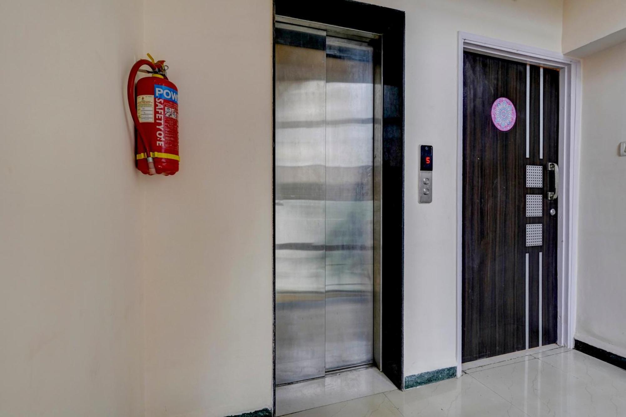Rio Corporate House Hotel Mumbai Bagian luar foto