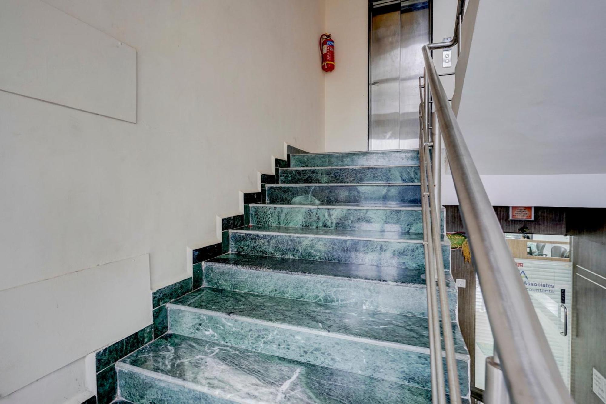 Rio Corporate House Hotel Mumbai Bagian luar foto